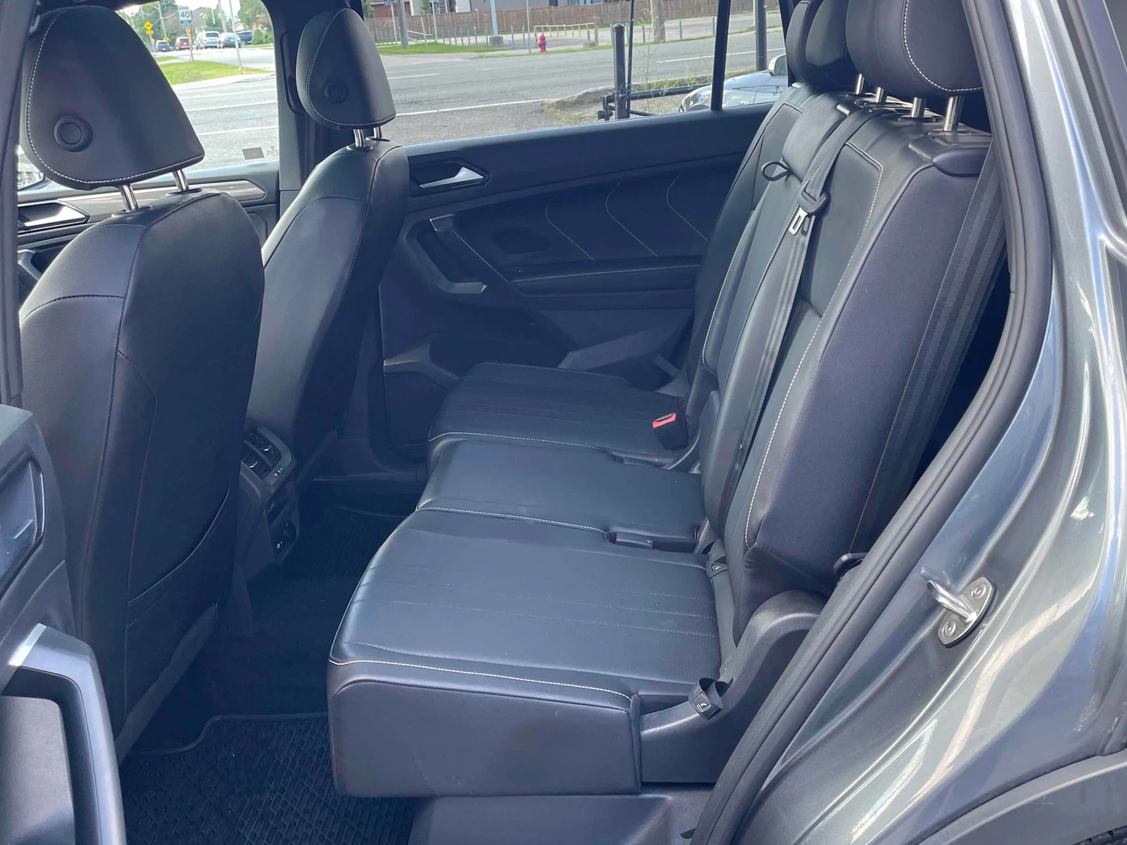 VW Tiguan * Comfortline R Line Black Edition * CARFAX * , снимка 14 - Автомобили и джипове - 56030289