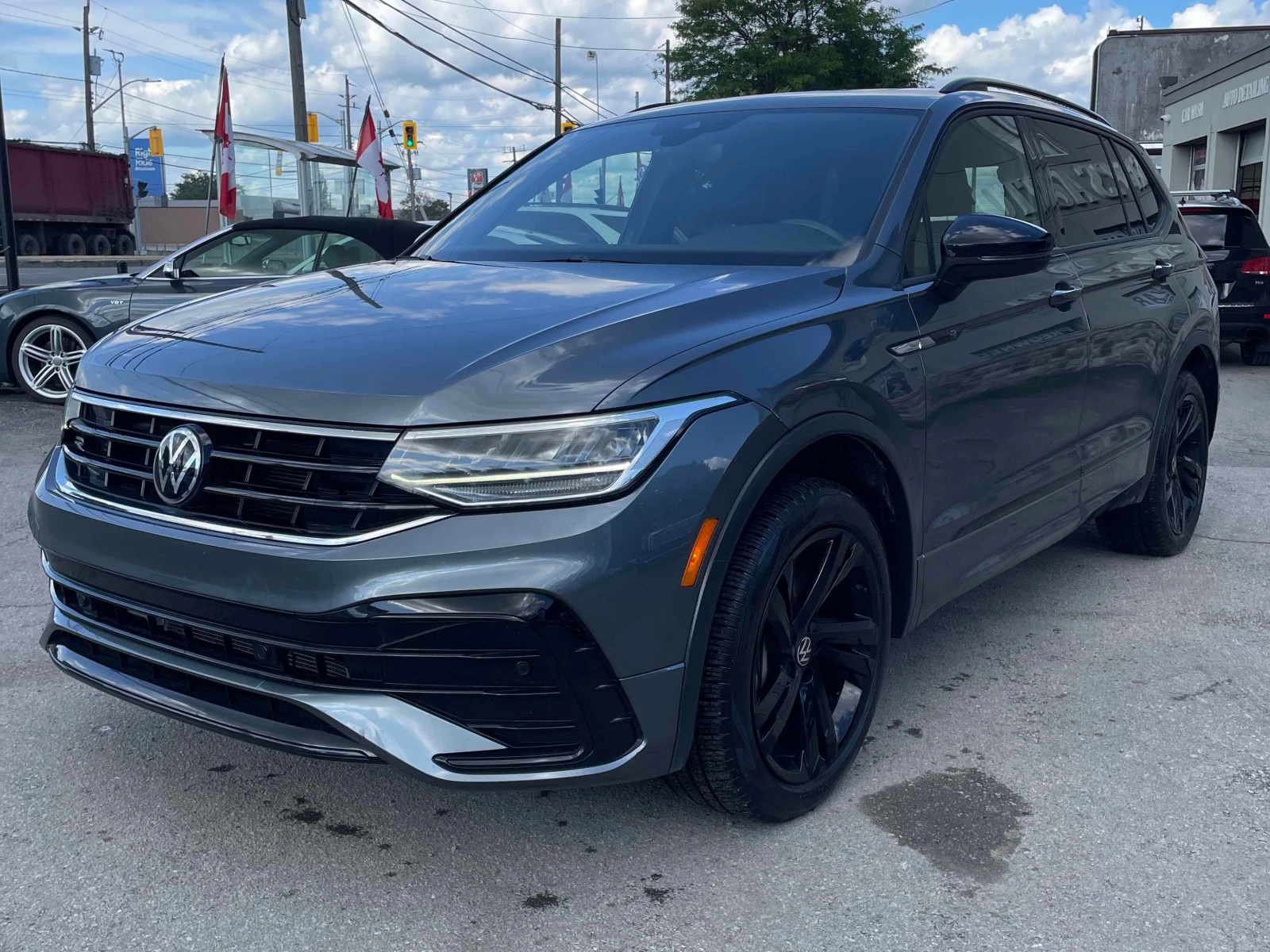 VW Tiguan * Comfortline R Line Black Edition * CARFAX * , снимка 17 - Автомобили и джипове - 56030289