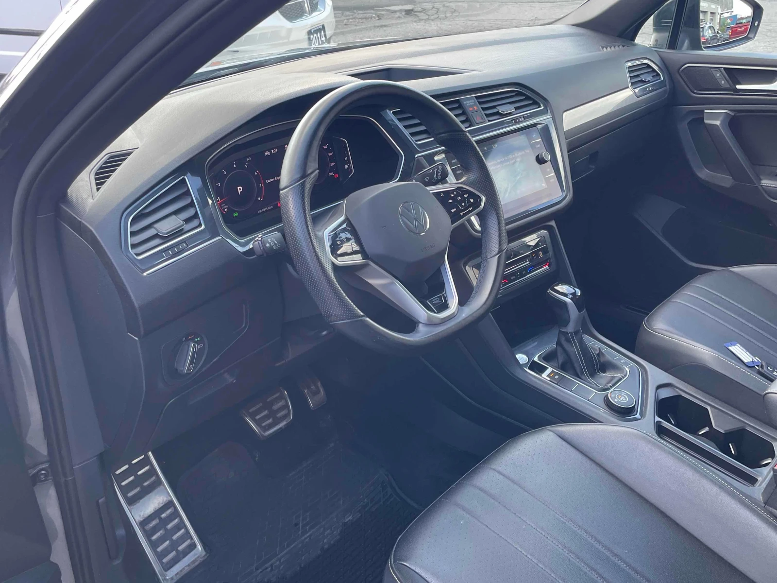 VW Tiguan * Comfortline R Line Black Edition * CARFAX * , снимка 5 - Автомобили и джипове - 56030289