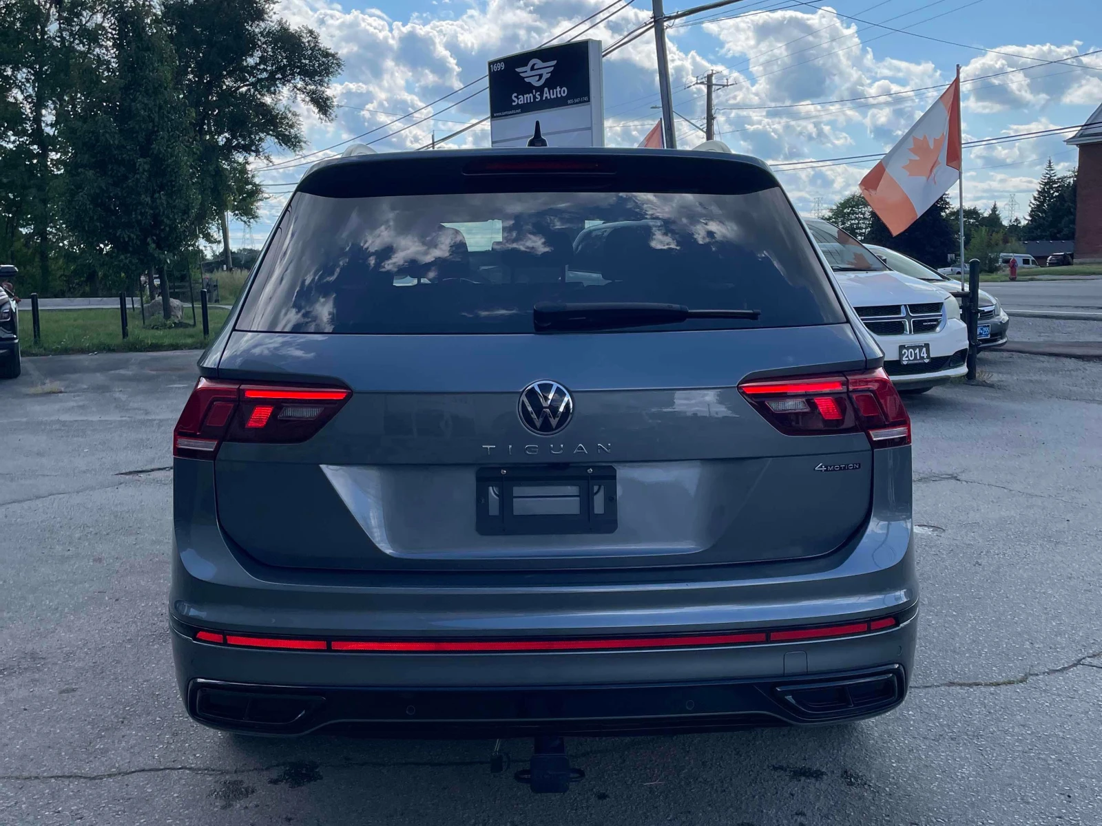 VW Tiguan * Comfortline R Line Black Edition * CARFAX * , снимка 4 - Автомобили и джипове - 56030289