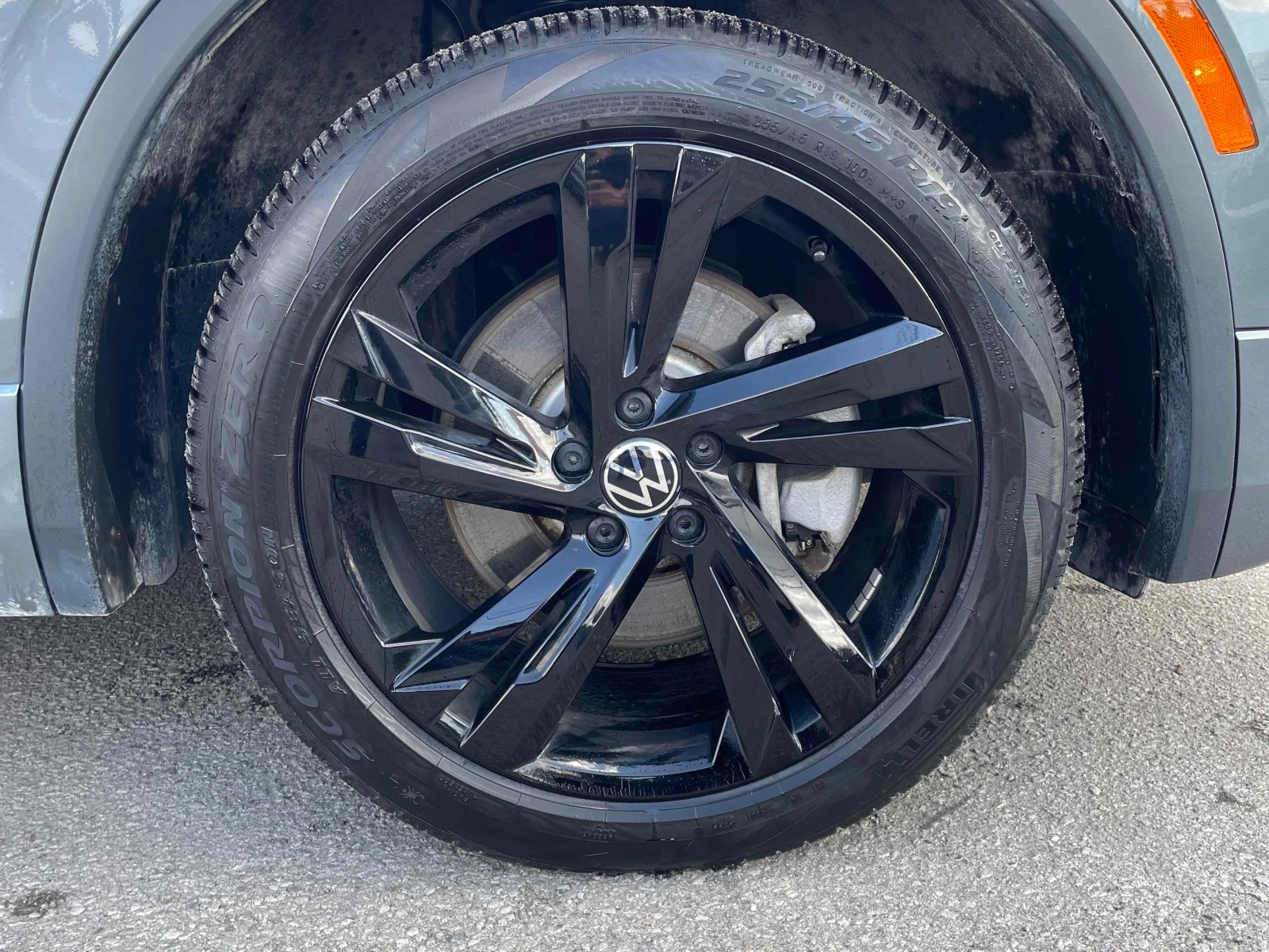 VW Tiguan * Comfortline R Line Black Edition * CARFAX * , снимка 7 - Автомобили и джипове - 56030289