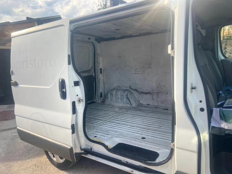 Opel Vivaro, снимка 7 - Бусове и автобуси - 47461560