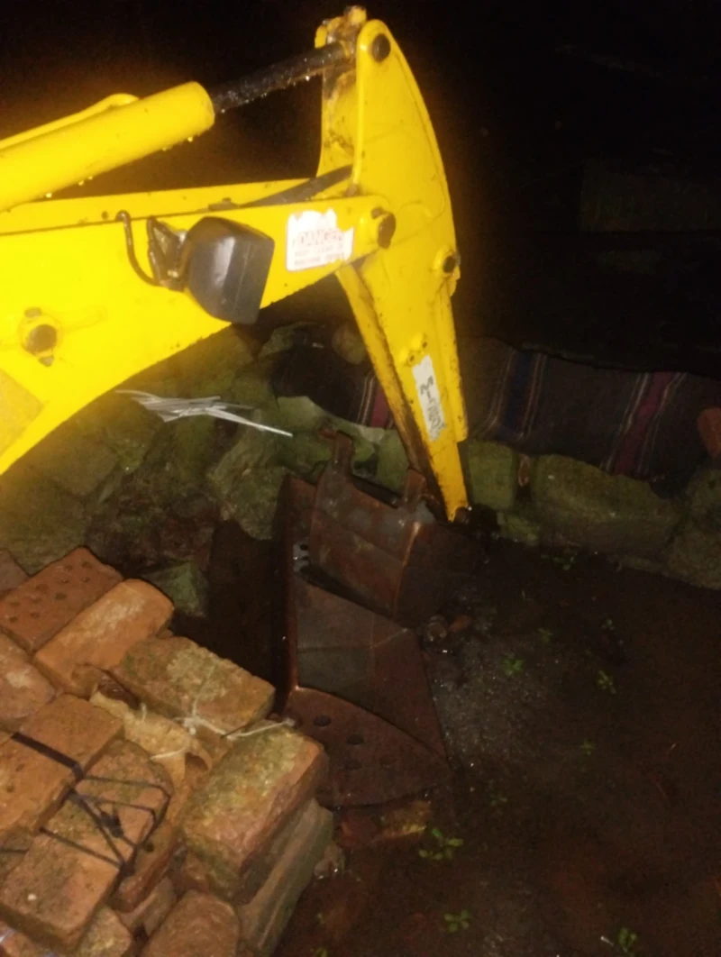 Багер JCB 8010, снимка 3 - Индустриална техника - 53236275