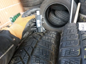 Гуми Зимни 205/40R18, снимка 3