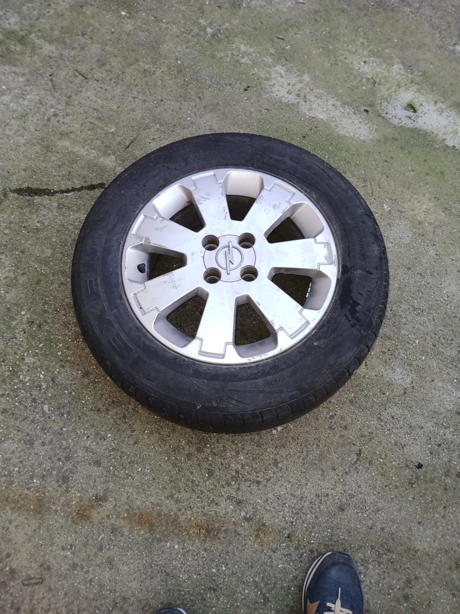 Гуми с джанти Други 185/65R15, снимка 2 - Гуми и джанти - 54284620