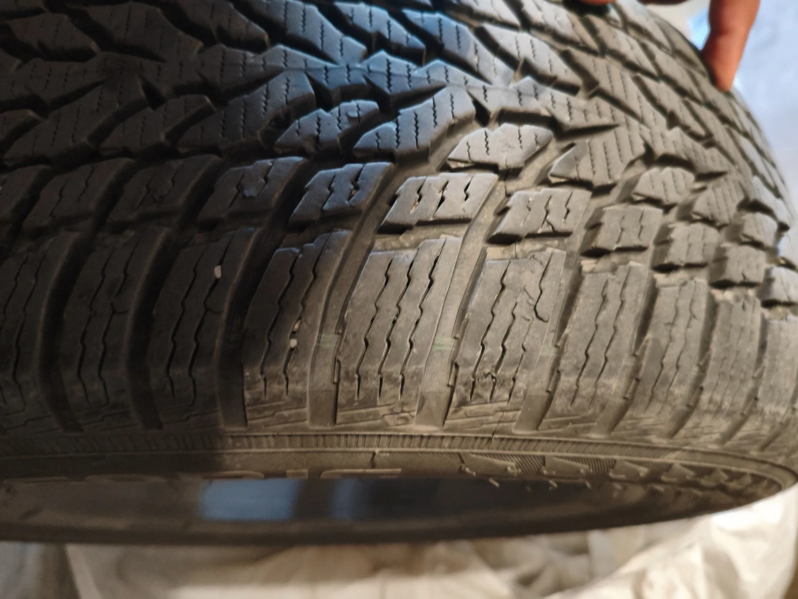Гуми Зимни 205/60R16, снимка 10 - Гуми и джанти - 56336969