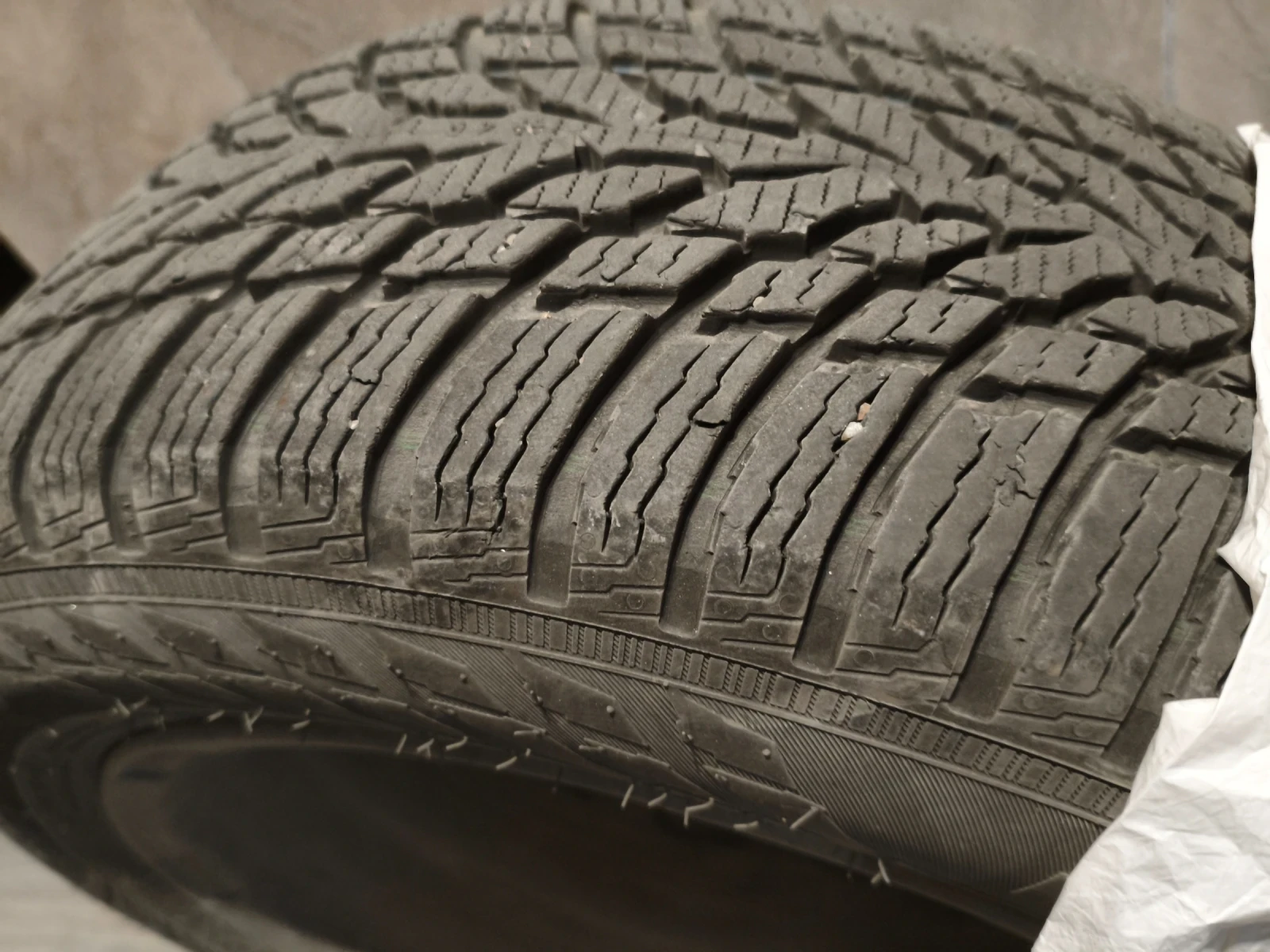 Гуми Зимни 205/60R16