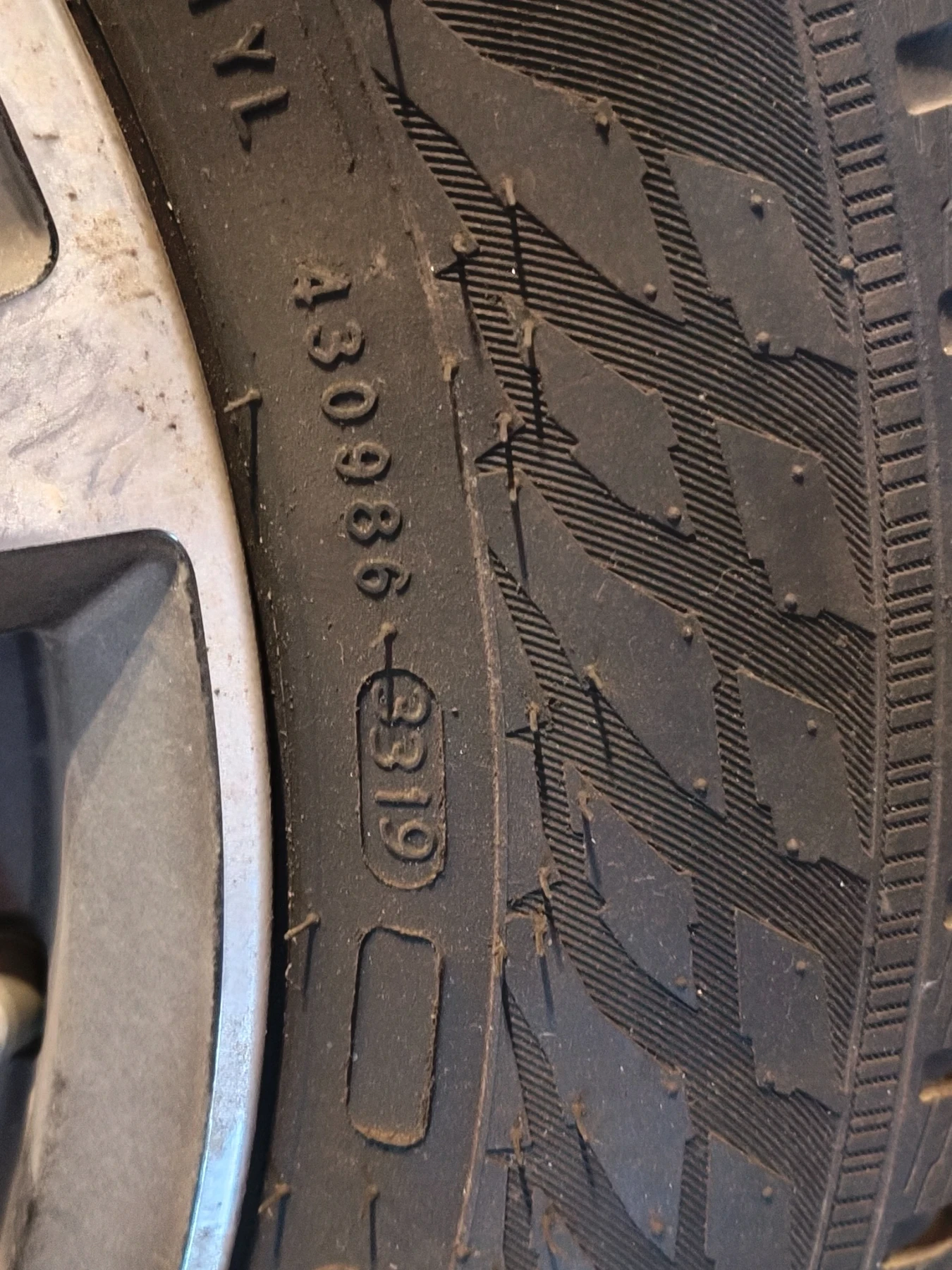 Гуми Зимни 205/60R16, снимка 8 - Гуми и джанти - 56336969