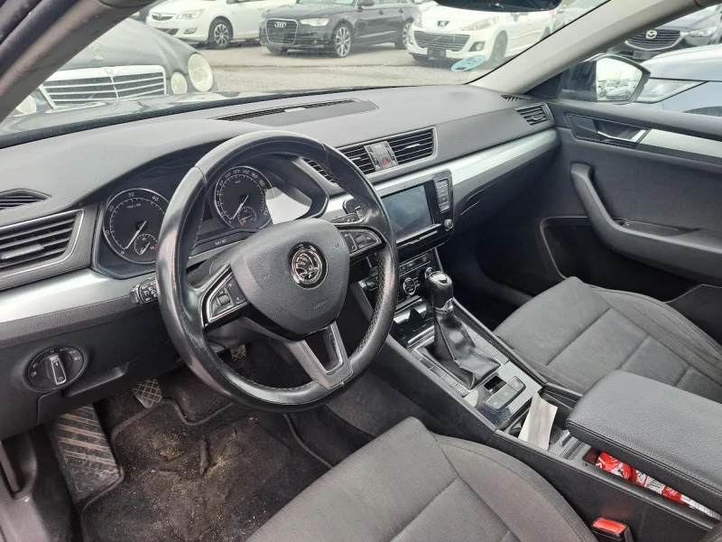 Skoda Superb 2.0, снимка 4 - Автомобили и джипове - 48210432