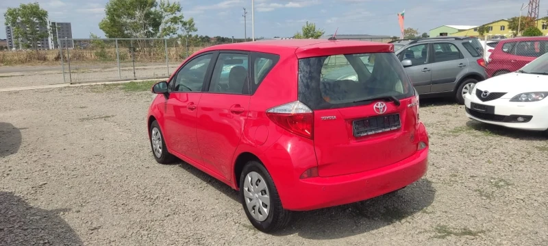 Toyota Verso S 1.3 бензин, снимка 5 - Автомобили и джипове - 48676478