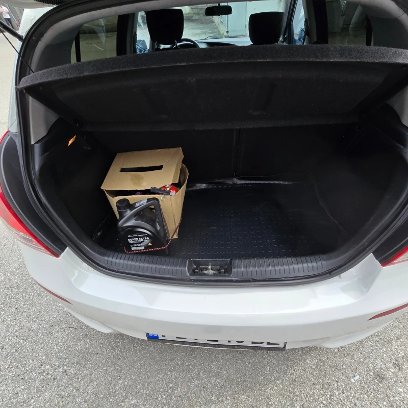Hyundai I20 1.2 бензин, снимка 16 - Автомобили и джипове - 52346900