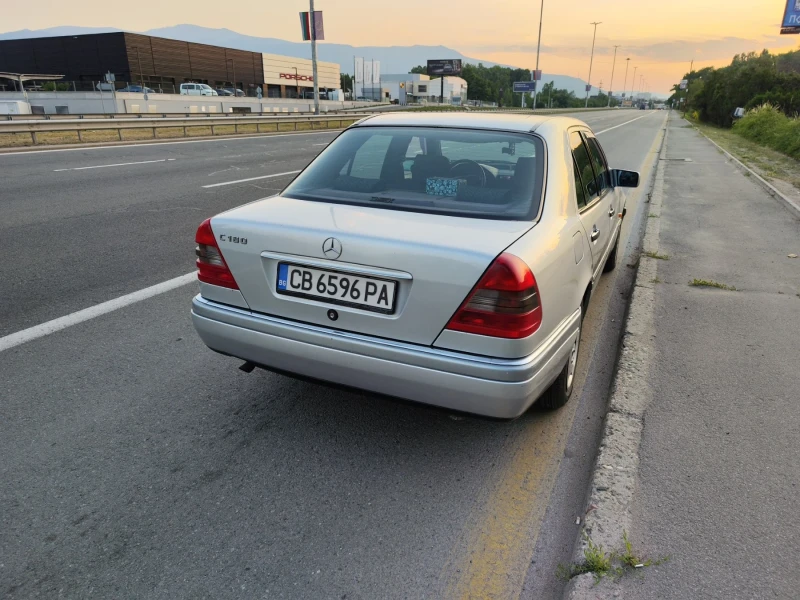 Mercedes-Benz C 180, снимка 3 - Автомобили и джипове - 52323590