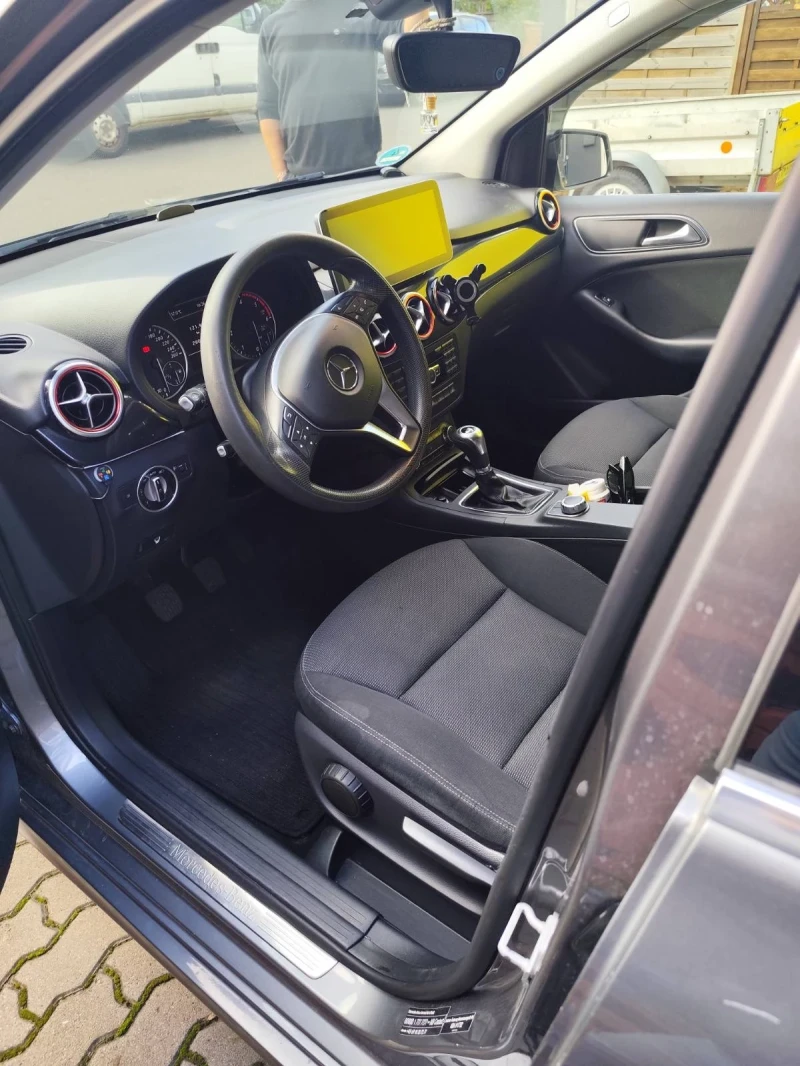 Mercedes-Benz B 180, снимка 13 - Автомобили и джипове - 52795532