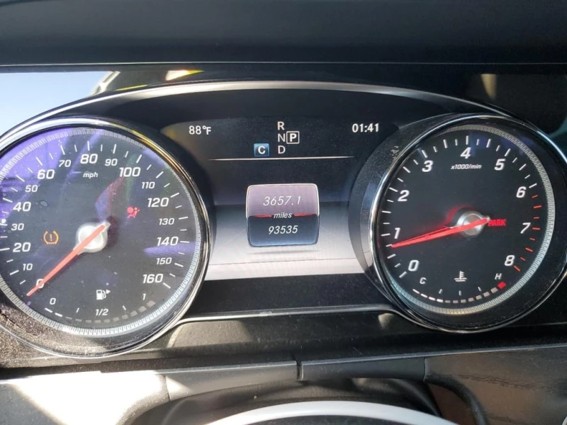 Mercedes-Benz 300 * CARFAX * ФИНАНСИРАНЕ , снимка 9 - Автомобили и джипове - 52852367