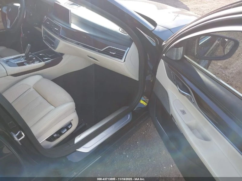 BMW 750 Distronik| Headup| Подгрев| Oбдух| 360| Pano, снимка 5 - Автомобили и джипове - 53376188