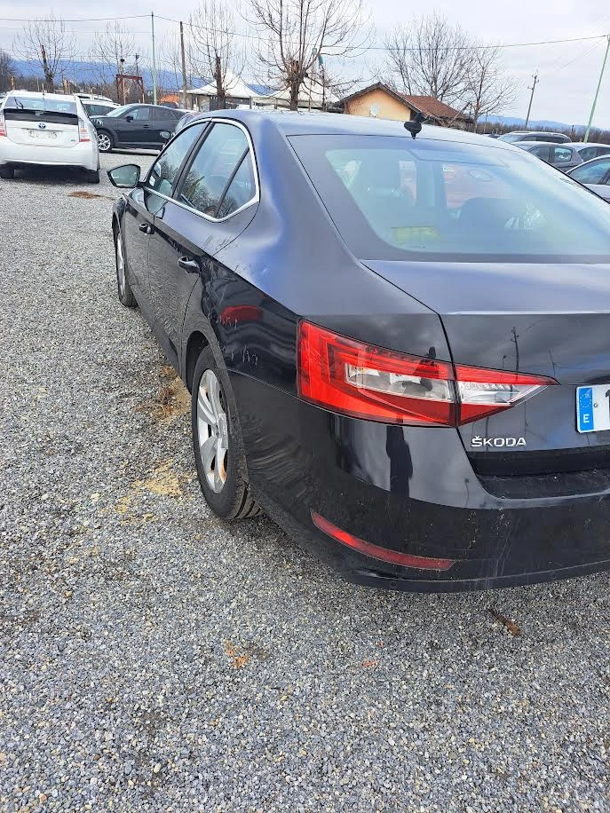 Skoda Superb 2.0, снимка 3 - Автомобили и джипове - 48210432