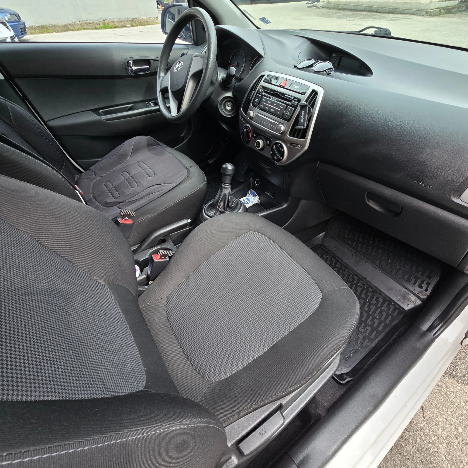 Hyundai I20 1.2  | Mobile.bg   11