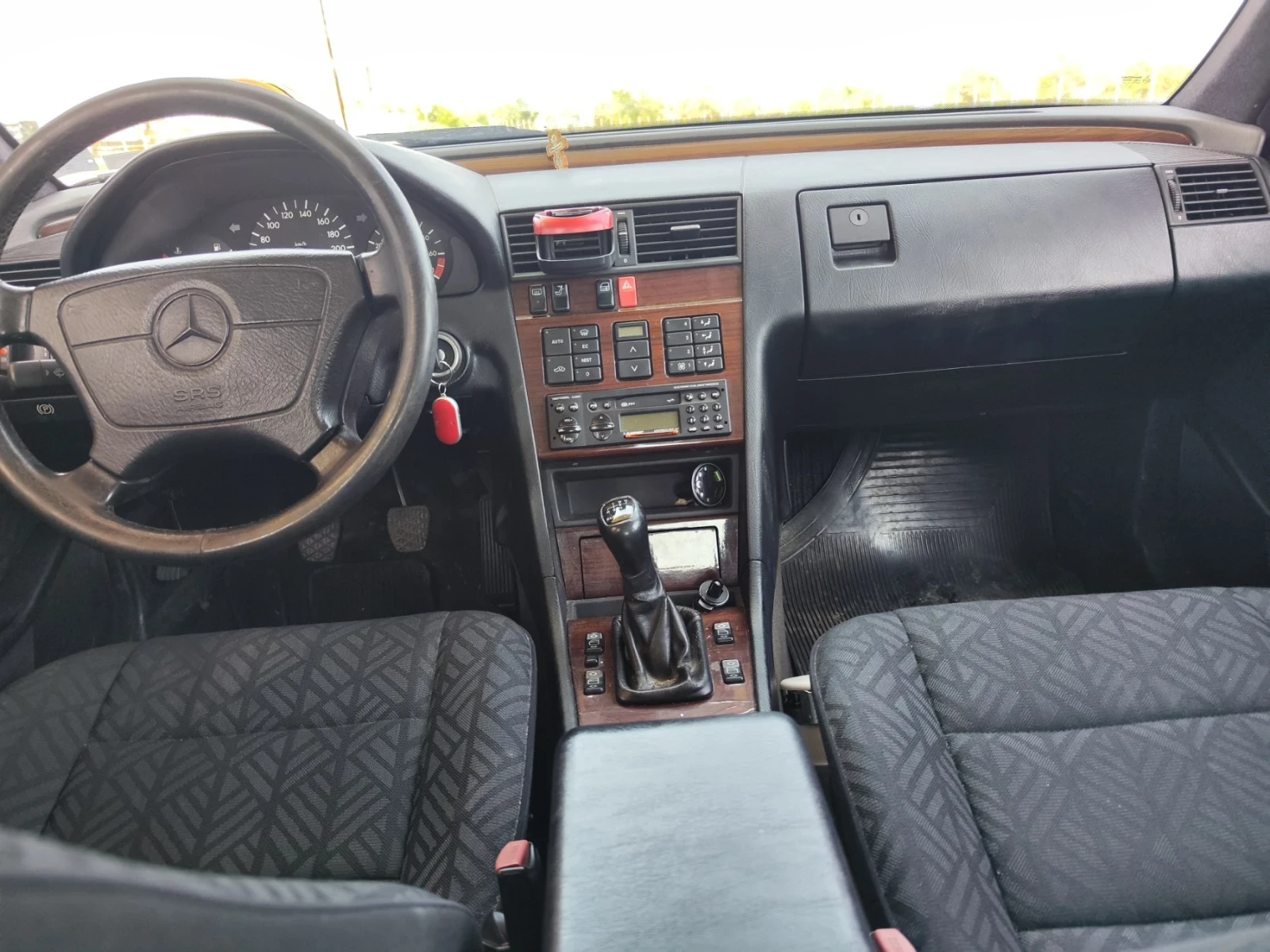 Mercedes-Benz C 180  - изображение 4