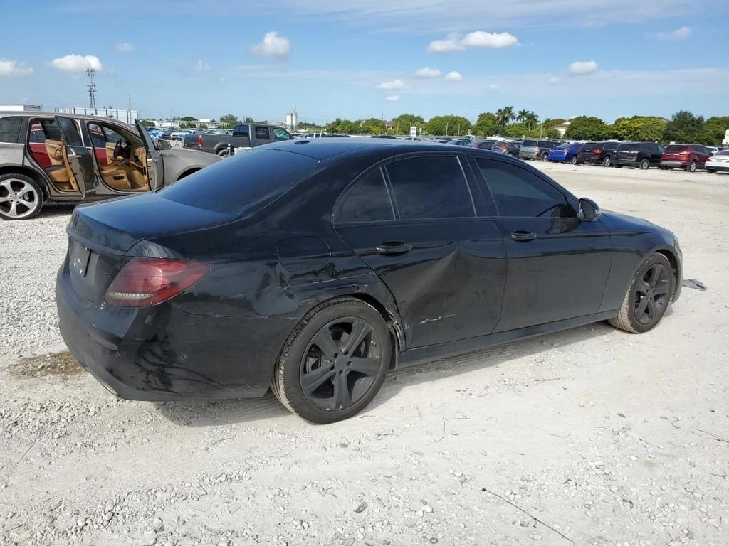 Mercedes-Benz 300 * CARFAX * ФИНАНСИРАНЕ  - изображение 4