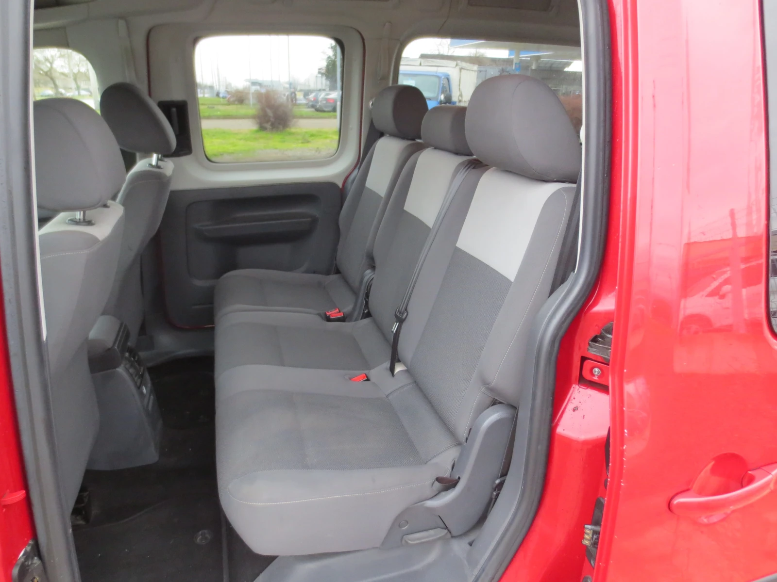 VW Caddy 1.6 TDI* MAXI*  - изображение 10