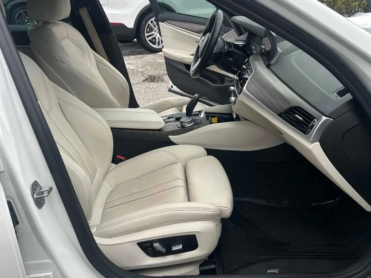 BMW 530 XDRIVE * М ПАКЕТ* HEAD UP* ДВА ЧИФТА ГУМИ/ДЖАНТИ*  - изображение 10