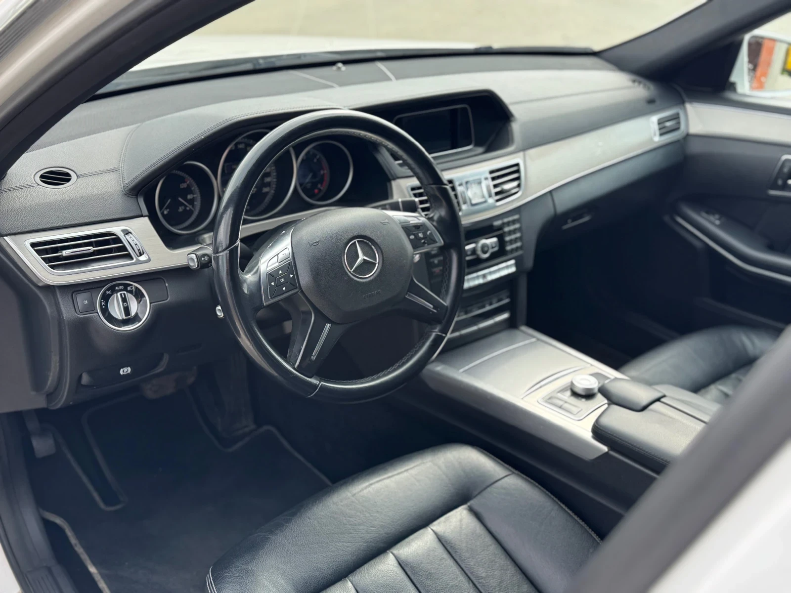 Mercedes-Benz E 200 Facelift, снимка 7 - Автомобили и джипове - 54408065