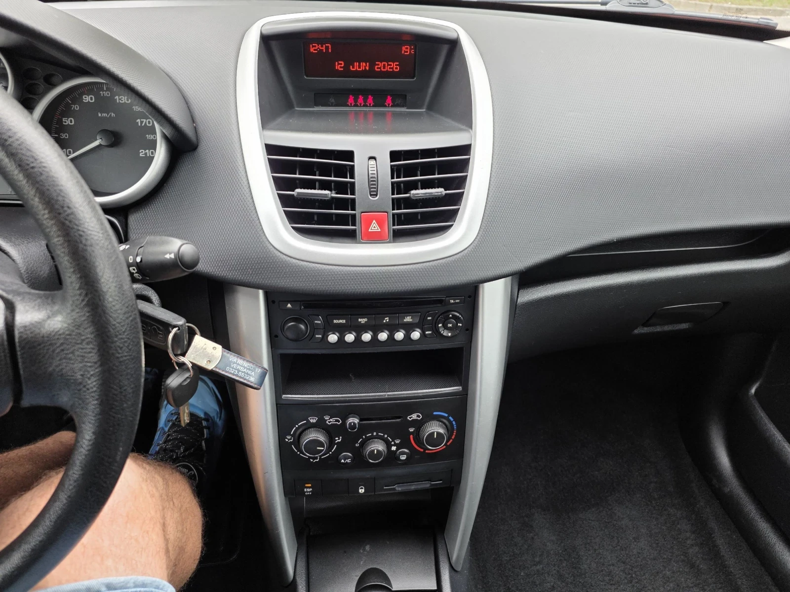 Peugeot 207 1.4БЕНЗИН/КЛИМАТИК/ЕВРО5/147 000КМ, снимка 14 - Автомобили и джипове - 54881489