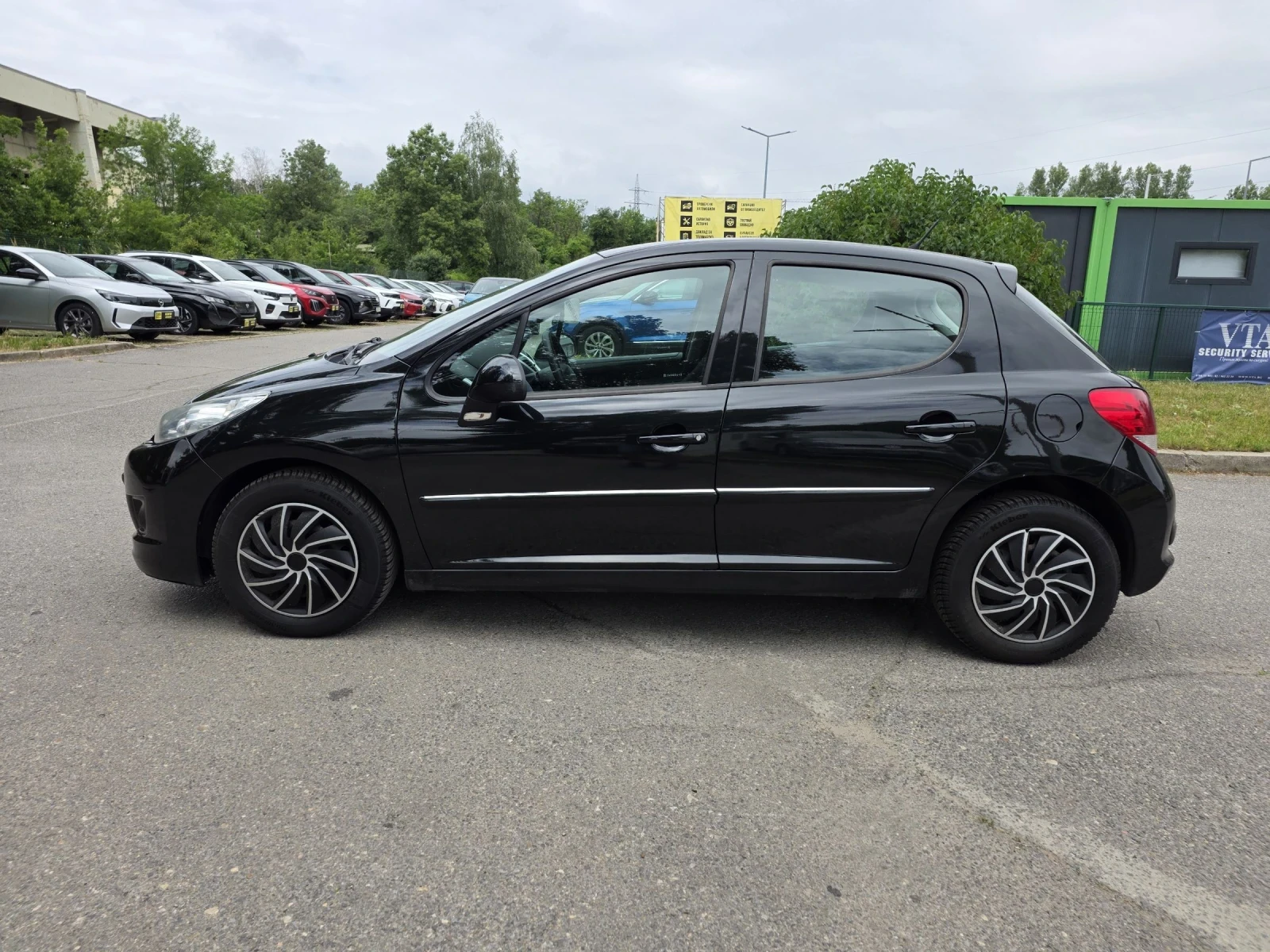 Peugeot 207 1.4БЕНЗИН/КЛИМАТИК/ЕВРО5/147 000КМ, снимка 8 - Автомобили и джипове - 54881489