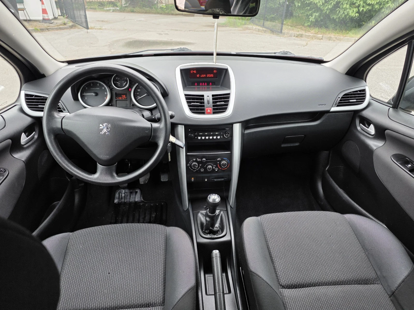 Peugeot 207 1.4БЕНЗИН/КЛИМАТИК/ЕВРО5/147 000КМ, снимка 15 - Автомобили и джипове - 54881489