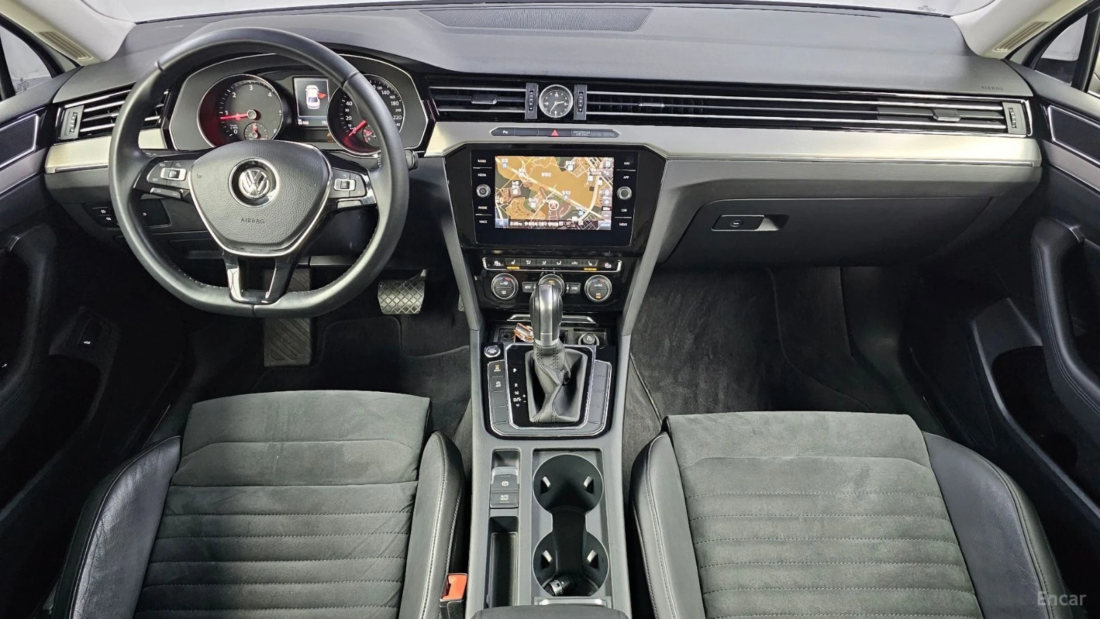 VW Passat 2.0* TDI* КОЖА* ПОДГРЕВ* КАМЕРА* START/STOP* , снимка 6 - Автомобили и джипове - 55664661