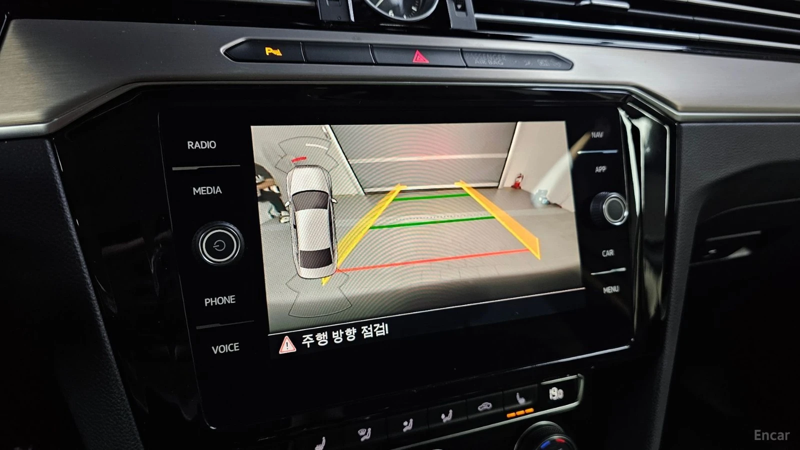 VW Passat 2.0* TDI* КОЖА* ПОДГРЕВ* КАМЕРА* START/STOP* , снимка 13 - Автомобили и джипове - 55664661