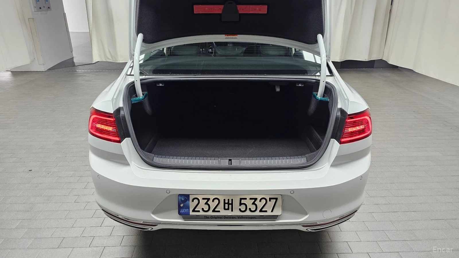 VW Passat 2.0* TDI* КОЖА* ПОДГРЕВ* КАМЕРА* START/STOP* , снимка 14 - Автомобили и джипове - 55664661