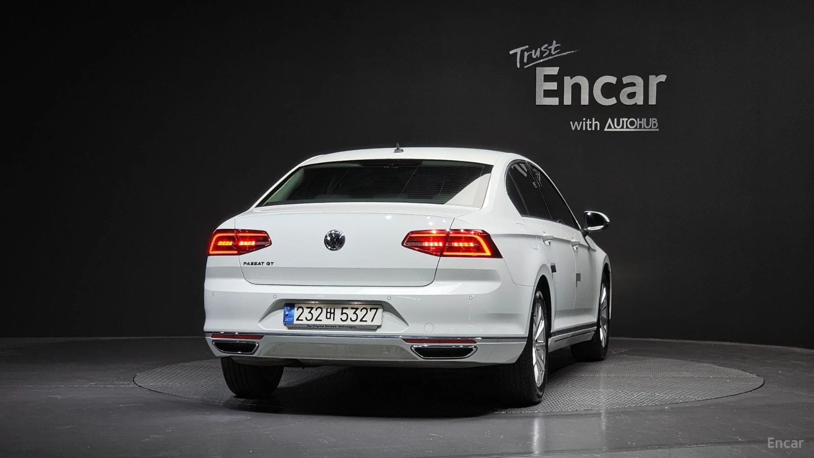 VW Passat 2.0* TDI* КОЖА* ПОДГРЕВ* КАМЕРА* START/STOP* , снимка 4 - Автомобили и джипове - 55664661