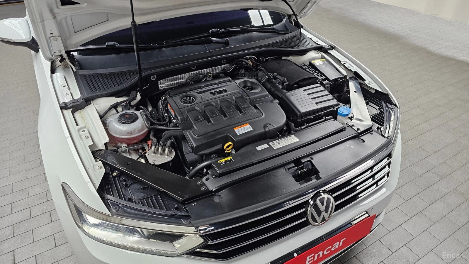 VW Passat 2.0* TDI* КОЖА* ПОДГРЕВ* КАМЕРА* START/STOP* , снимка 5 - Автомобили и джипове - 55664661