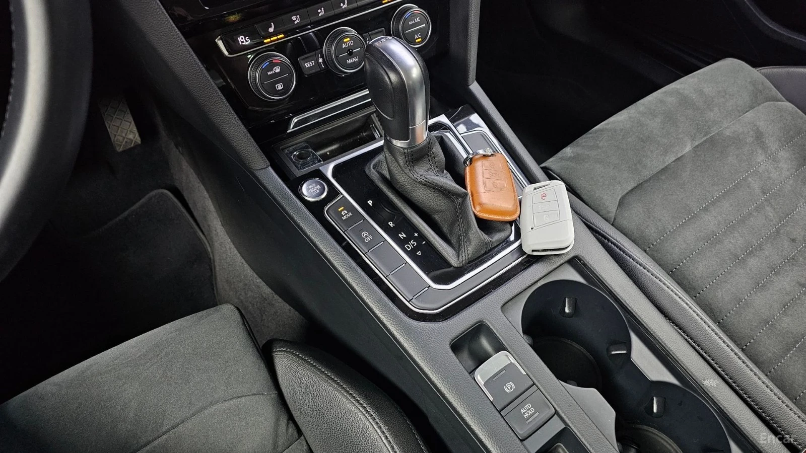 VW Passat 2.0* TDI* КОЖА* ПОДГРЕВ* КАМЕРА* START/STOP* , снимка 8 - Автомобили и джипове - 55664661