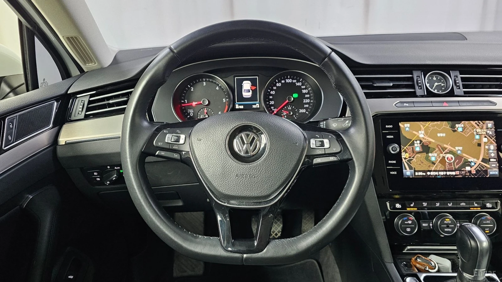 VW Passat 2.0* TDI* КОЖА* ПОДГРЕВ* КАМЕРА* START/STOP* , снимка 12 - Автомобили и джипове - 55664661