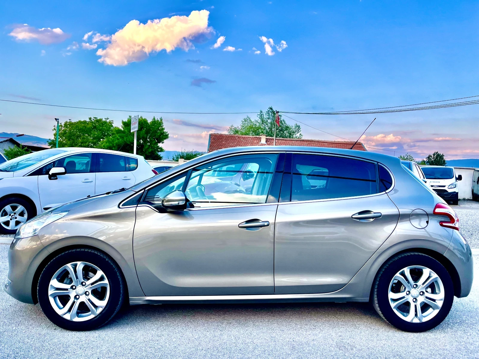 Peugeot 208 1.4 VTi 95кс. GPL / Allure , снимка 6 - Автомобили и джипове - 55795803