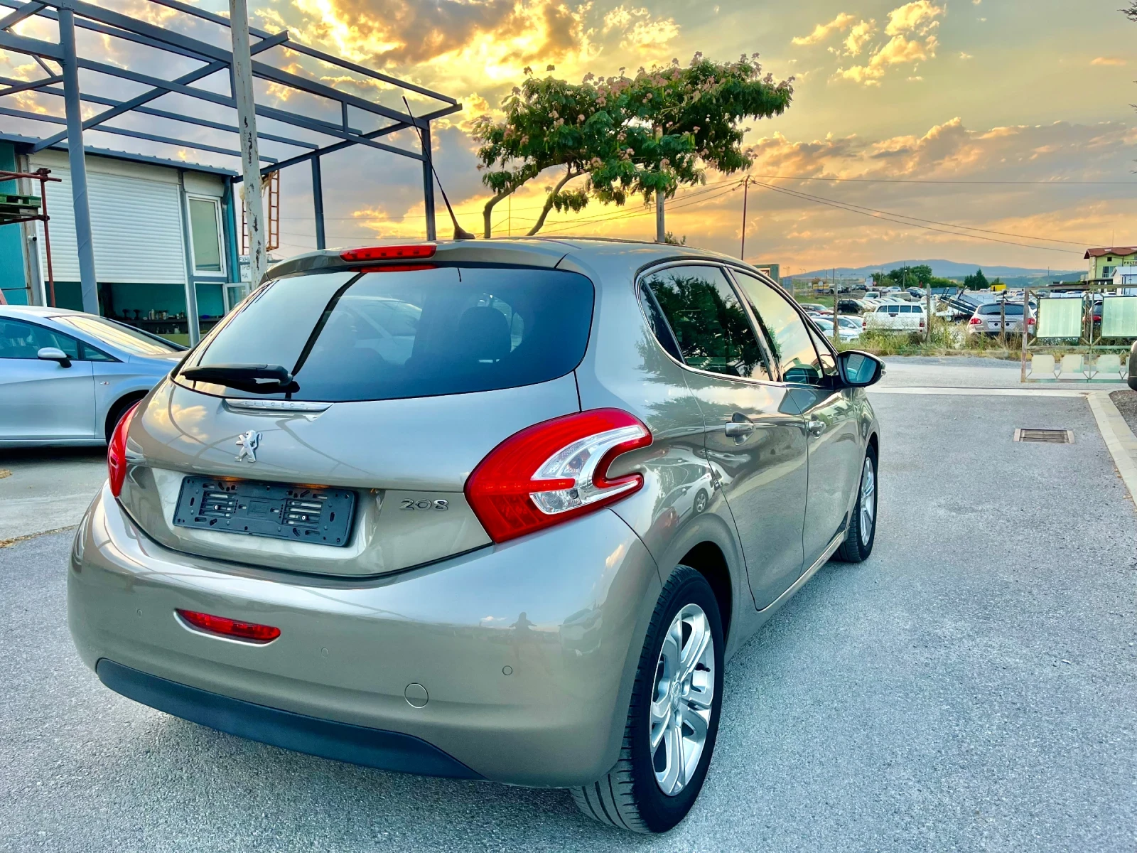 Peugeot 208 1.4 VTi 95кс. GPL / Allure , снимка 4 - Автомобили и джипове - 55795803