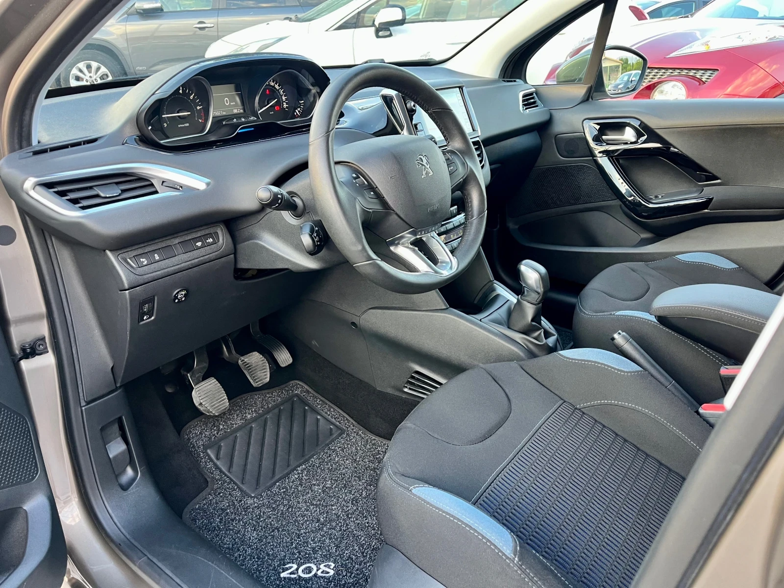 Peugeot 208 1.4 VTi 95кс. GPL / Allure , снимка 9 - Автомобили и джипове - 55795803