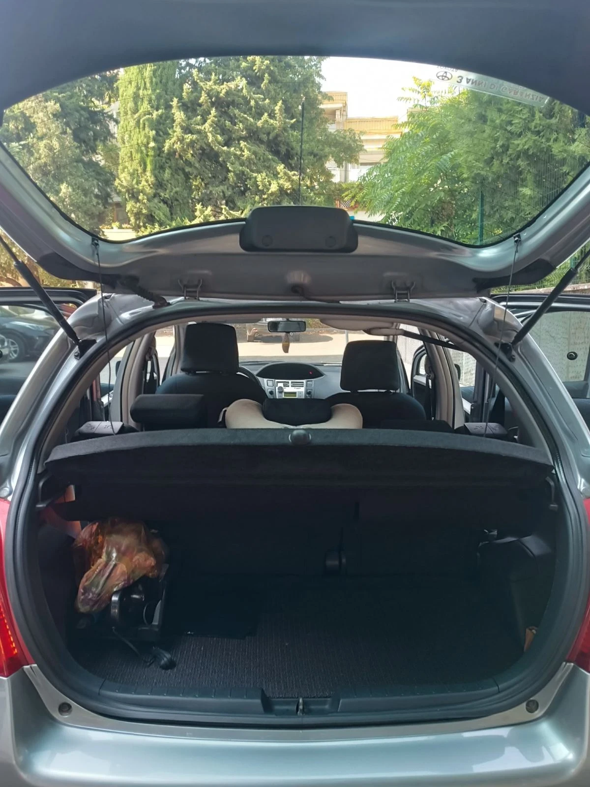 Toyota Yaris 1.3 VVT бензин, снимка 6 - Автомобили и джипове - 55975795