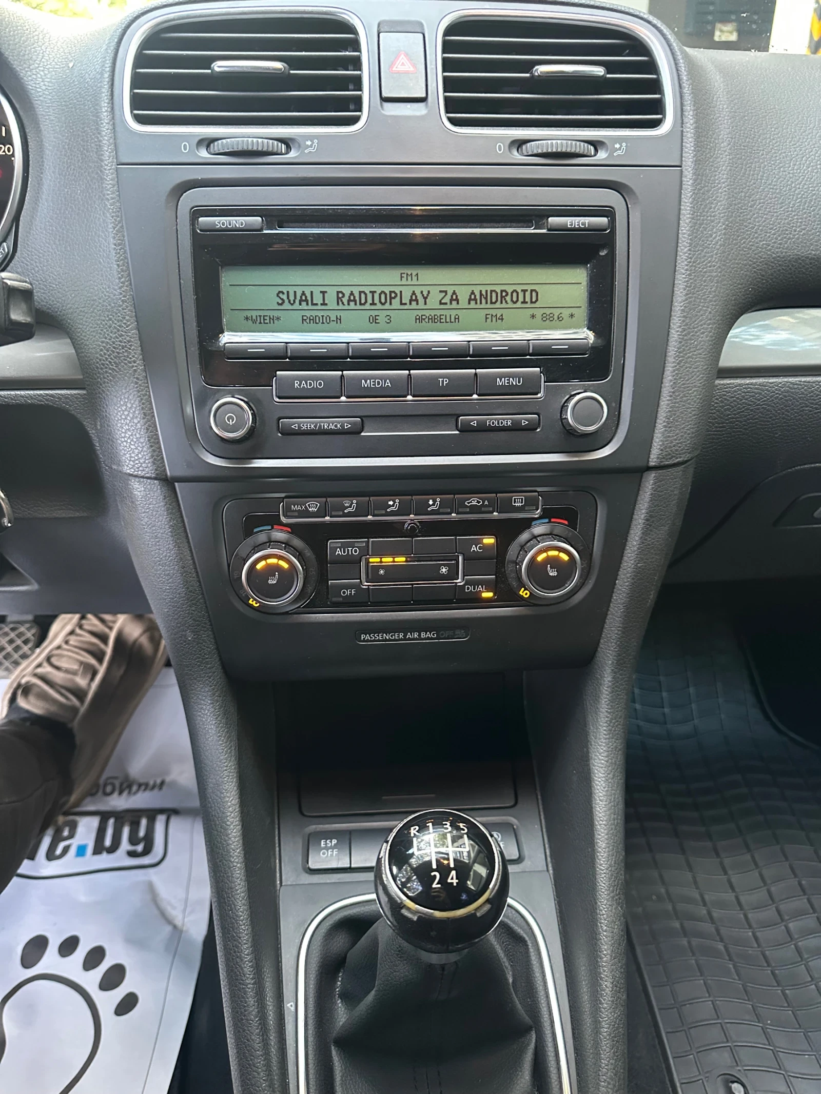VW Golf 1.6TDI, снимка 10 - Автомобили и джипове - 56216769
