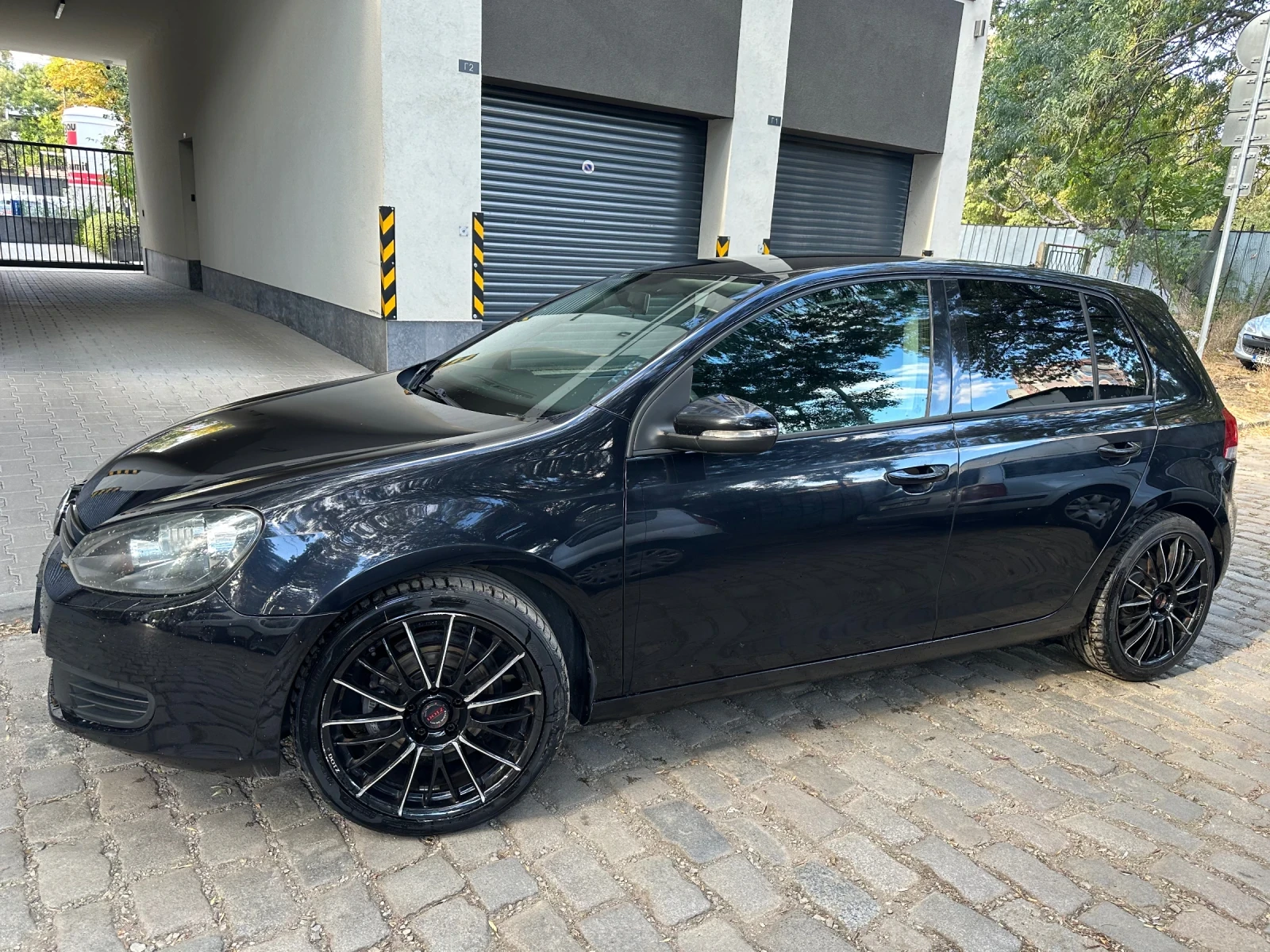 VW Golf 1.6TDI, снимка 2 - Автомобили и джипове - 56216769