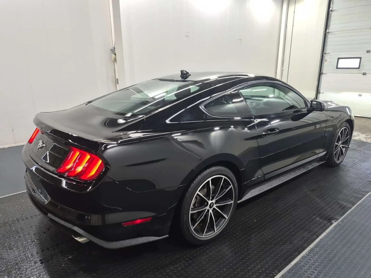 Ford Mustang * Fastback Ecoboost * CARFAX * , снимка 2 - Автомобили и джипове - 56351455