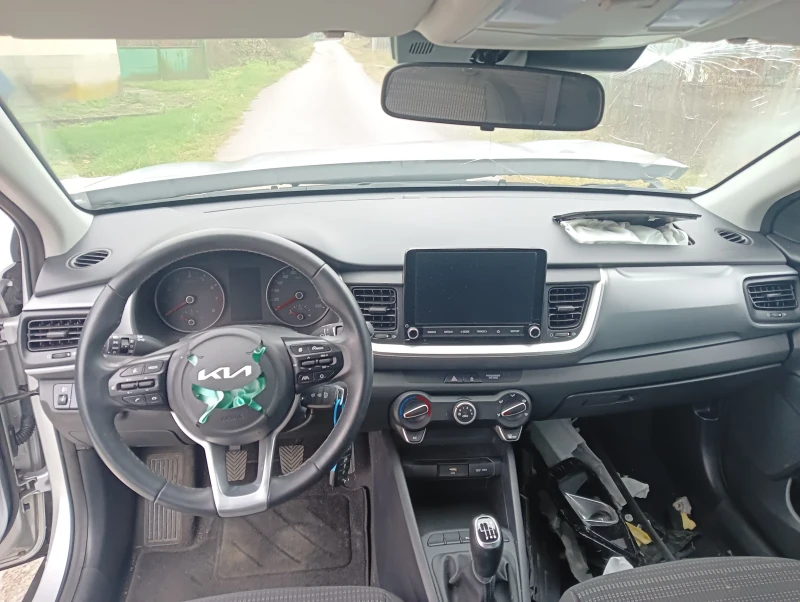 Kia Stonic 1.0T Hybrid , снимка 9 - Автомобили и джипове - 48161675