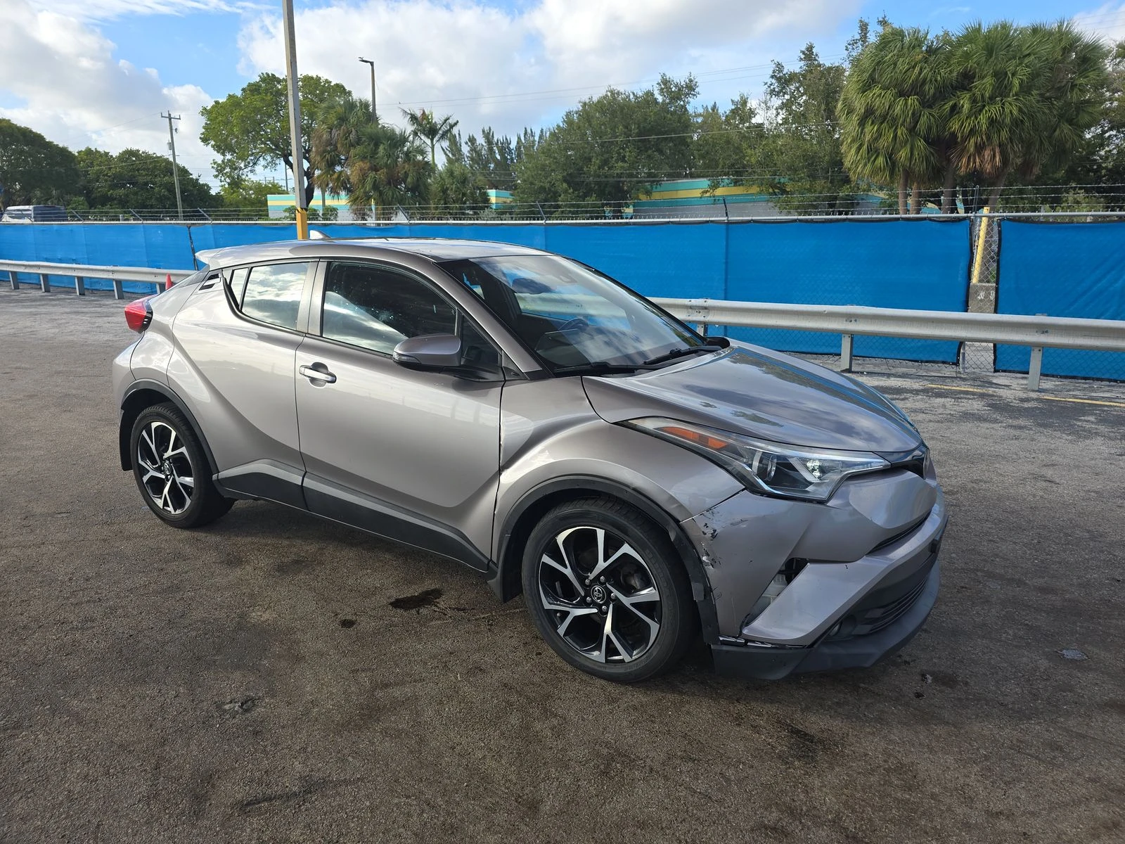 Toyota C-HR 2018 Toyota C-HR XLE Premium - изображение 2