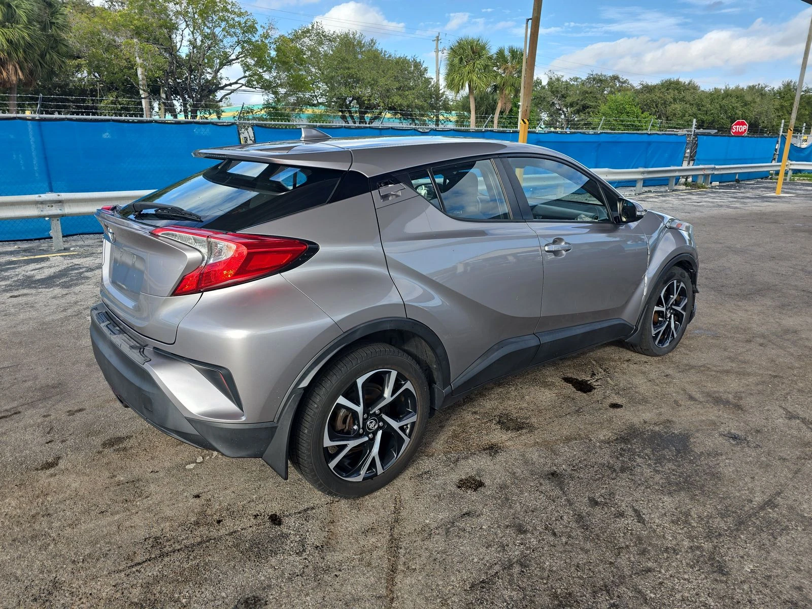 Toyota C-HR 2018 Toyota C-HR XLE Premium - изображение 5