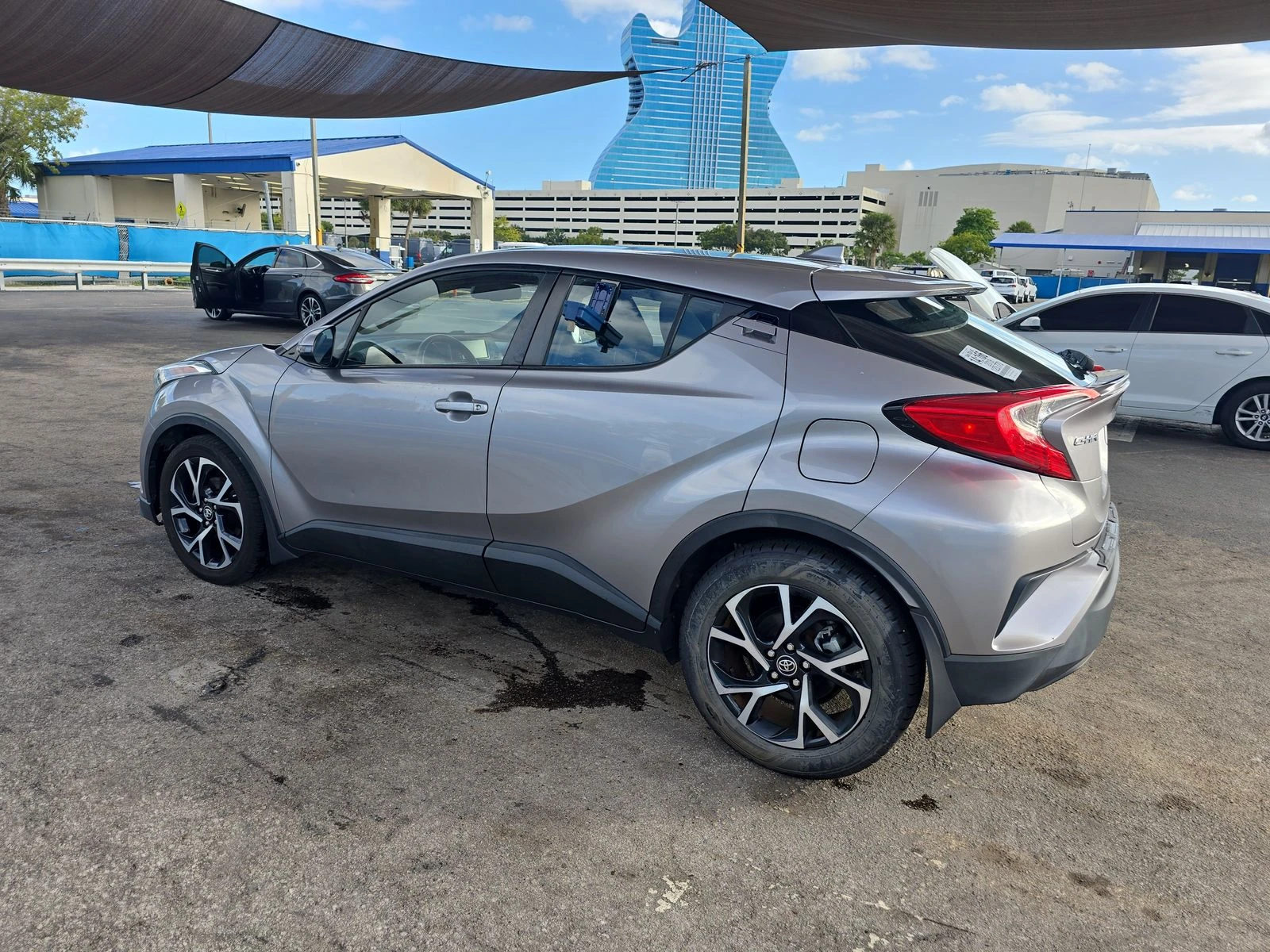 Toyota C-HR 2018 Toyota C-HR XLE Premium - изображение 3