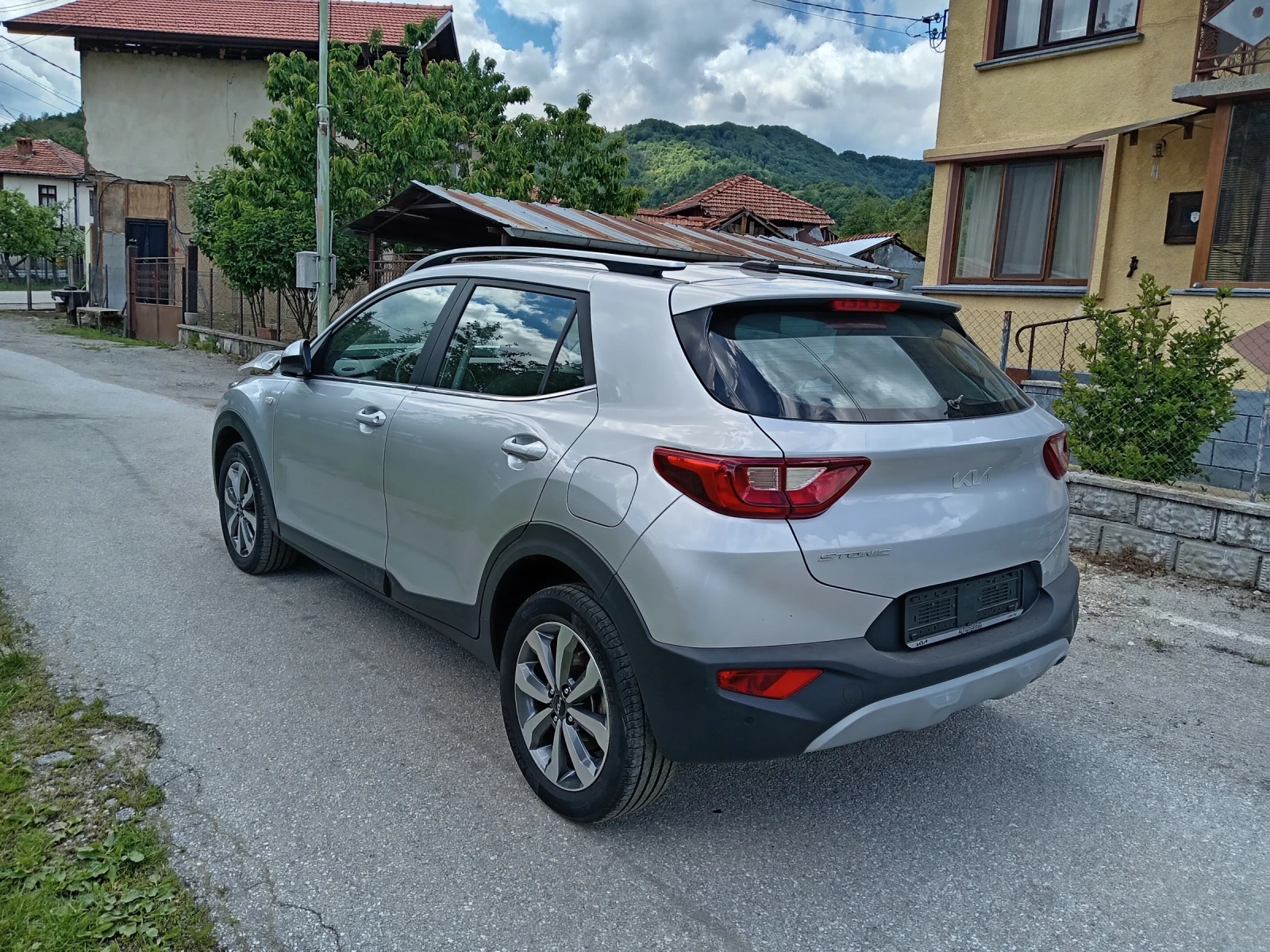 Kia Stonic 1.0T Hybrid  - изображение 2