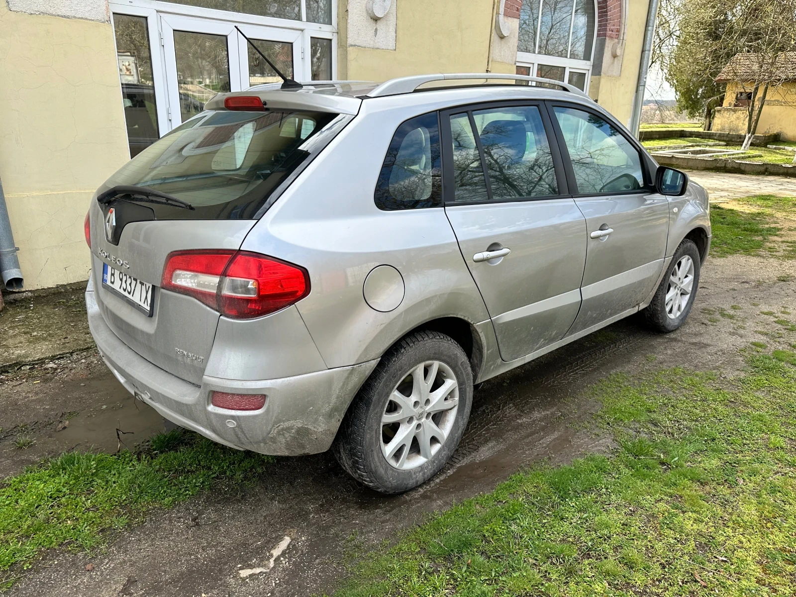 Renault Koleos 2.0 dci, снимка 3 - Автомобили и джипове - 54038132