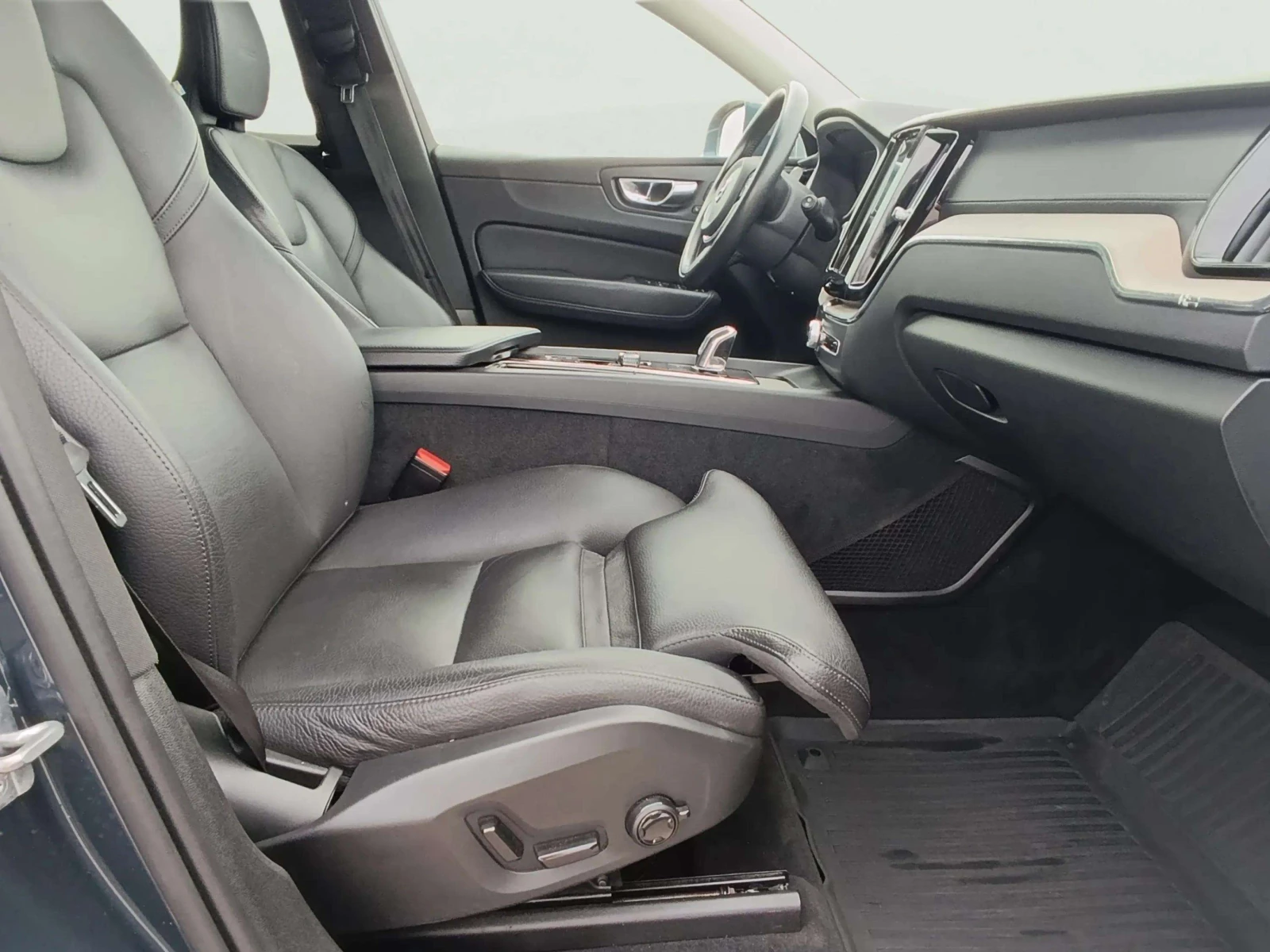 Volvo XC60 T8 Recharge, снимка 9 - Автомобили и джипове - 54197046